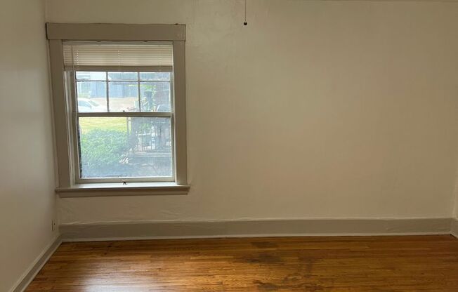 2 beds, 1 bath, $1,395, Unit 702 S 38th Street-Unit 7
