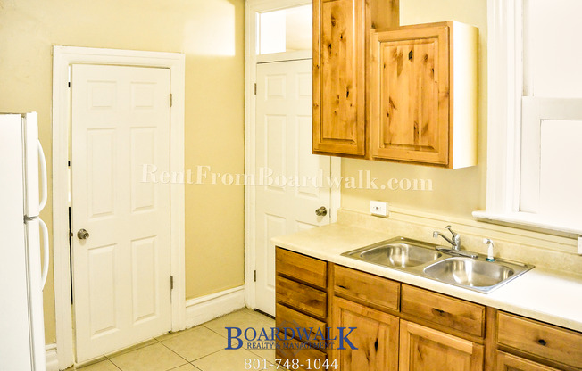 1 bed, 1 bath, 800 sqft, $1,095, Unit 218 W. 300 N. #2