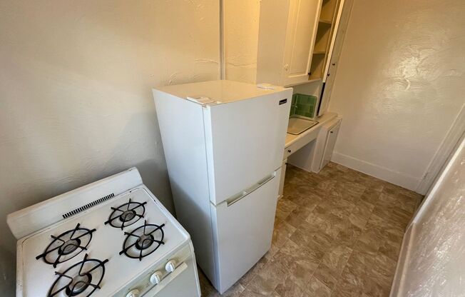 Studio, 1 bath, 300 sqft, $1,595, Unit 12