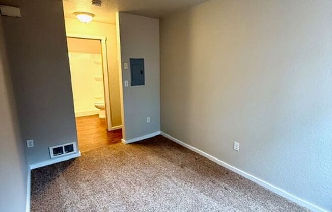 Studio, 1 bath, 520 sqft, $1,350, Unit Centennial St., 737 SE