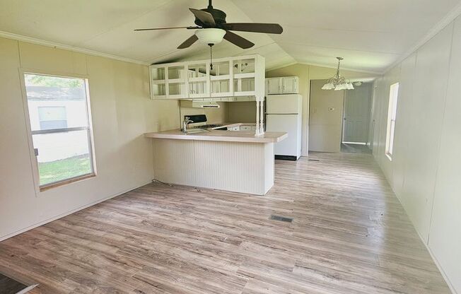 3 beds, 1 bath, $789