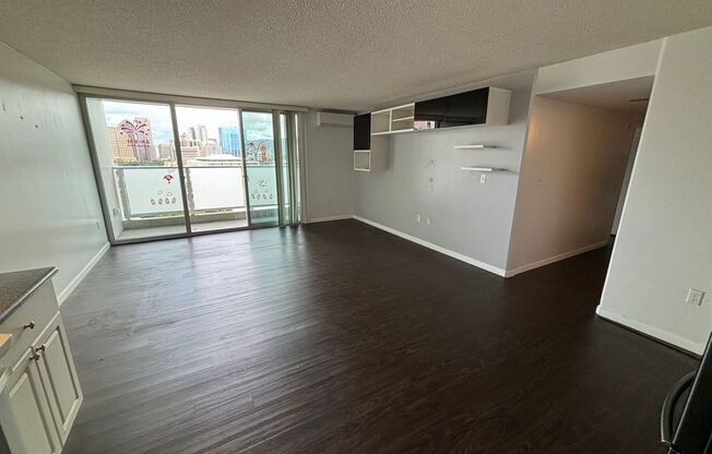 3 beds, 2 baths, $3,400, Unit # 1713