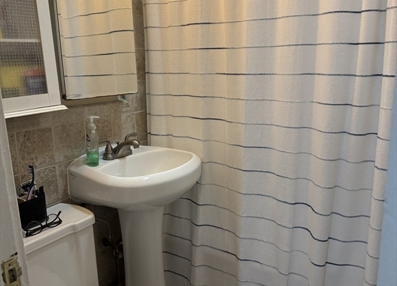 1 bed, 1 bath, 610 sqft, $3,200, Unit 609