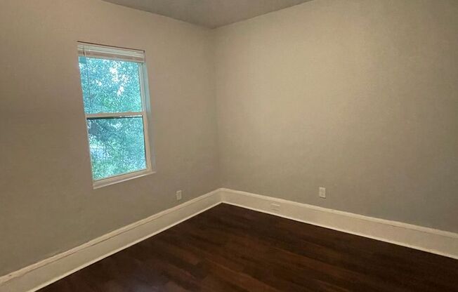 3 beds, 1 bath, 1,260 sqft, $1,250, Unit 548 w 25th Street