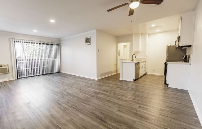 1 bed, 1 bath, 695 sqft, $1,848, Unit 215