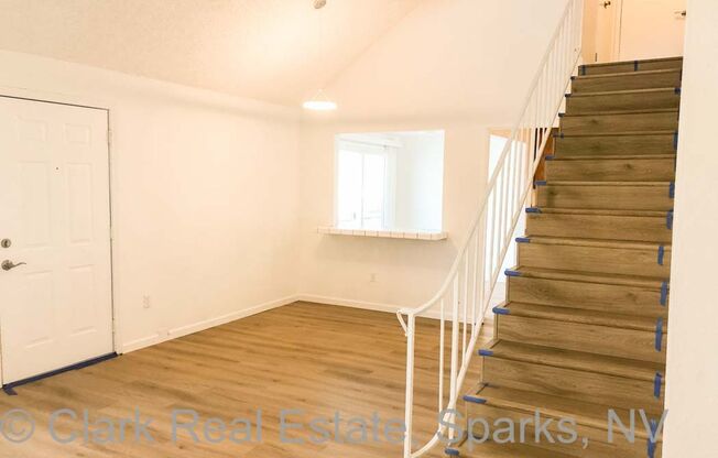 Centrally located great Sparks townhouse!