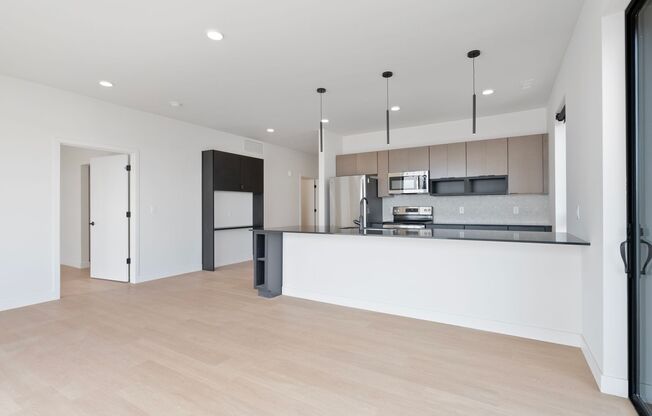 2 beds, 2 baths, 966 sqft, $2,450, Unit 321