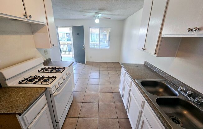 2 beds, 1 bath, 850 sqft, $1,950, Unit 18