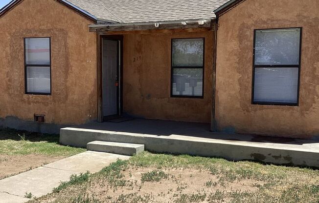Newly Renovated 3 Bed Home! Located in Portales !