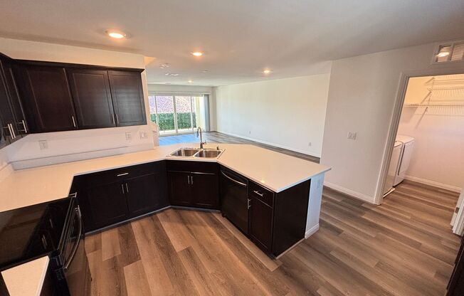 Beautiful 3Bed/3Bath Townhome located in Enterprise/Southern Highlands–Southwest Henderson border area.