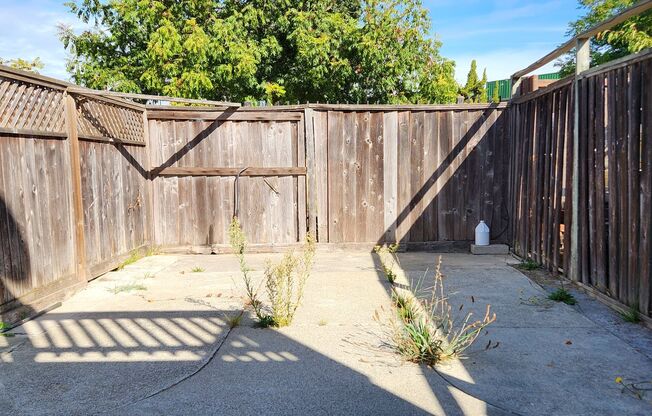 2 bedroom 2 bath townhome close by Richmond BART available now