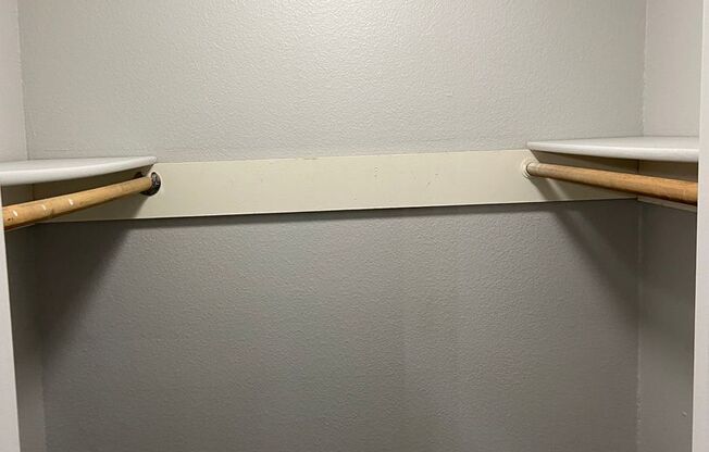 2 beds, 1 bath, 1,010 sqft, $1,140, Unit 929-8