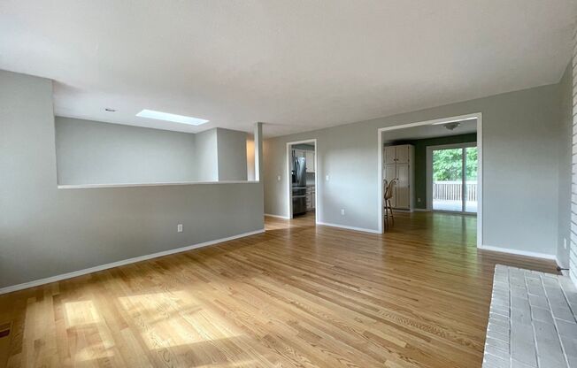 SPACIOUS 4 Bed/3 Full Bath Home in West Linn