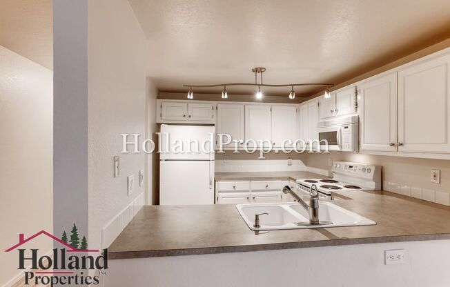 Great NW Portland Condo in Rock Creek ready for you!