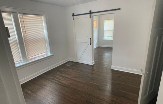 2 beds, 1 bath, 875 sqft, $995