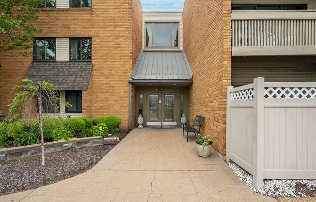 Two Bedroom, 2 Bath Creve Coeur Condo