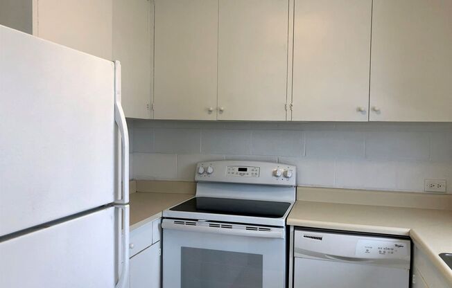 Pet Friendly Ala Wai Cove - 1BR/1BA/1PK