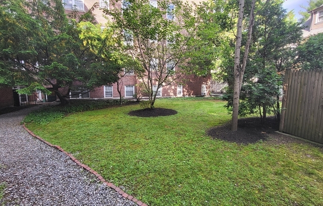 2 beds, 1 bath, 916 sqft, $4,000, Unit 27