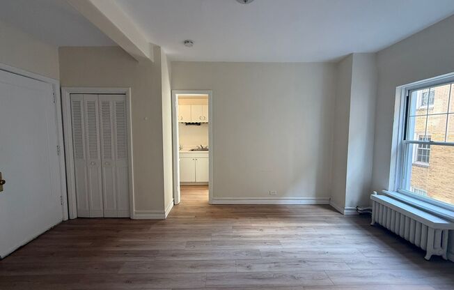 Studio, 1 bath, 295 sqft, $1,175, Unit Old King Edward 731
