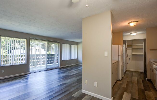 2 beds, 1 bath, 952 sqft, $1,525, Unit 204