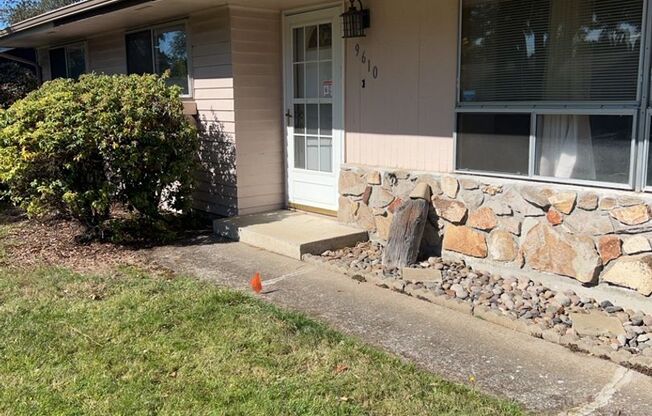 Sprawling Ranch off Mill Plain Blvd- 3 bedrooms