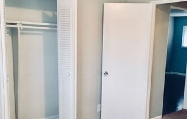 2 beds, 1 bath, 750 sqft, $1,195, Unit B05 1038 18