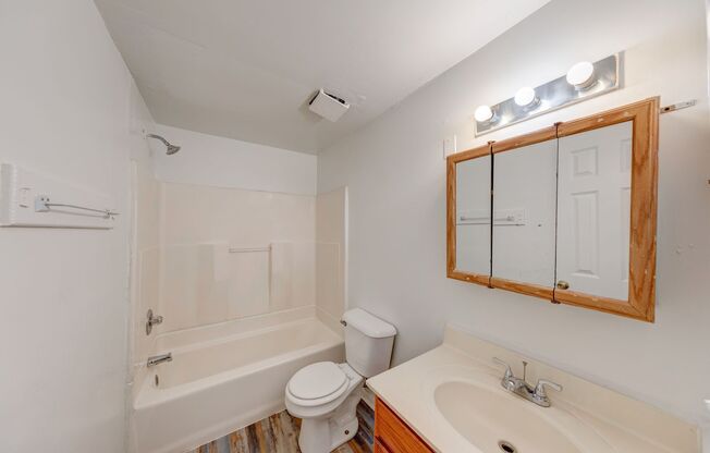 1 bed, 1 bath, 600 sqft, $999, Unit 8649A