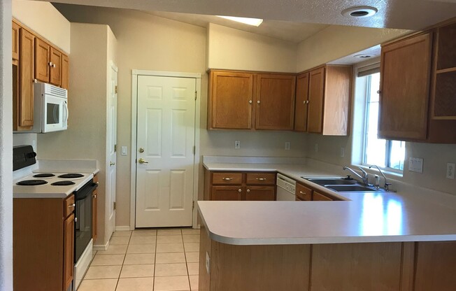 SPACIOUS, SPLIT FLOORPLAN, 4Br/2Ba; Large Yards w/Trees!