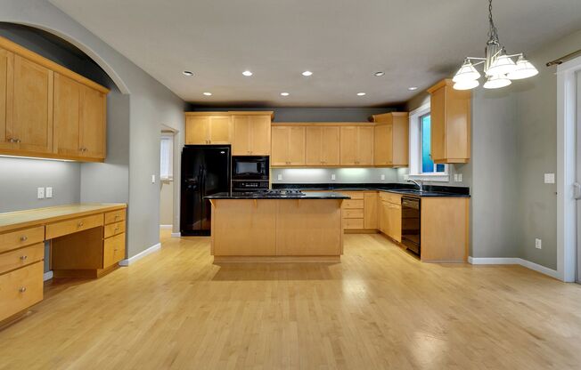 Fabulous 4BD/2.5BTH/2-Car Garage Renaissance Home in Rock Creek / Bethany area