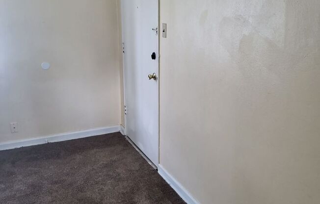 2 beds, 1 bath, $900, Unit APT B-1