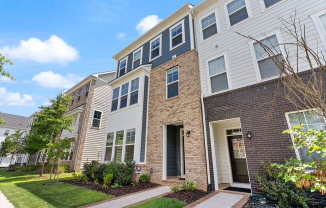 Modern Potomac Shores Home with Resort-Style Amenities