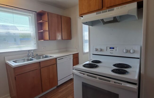 3 beds, 1 bath, $1,575, Unit 1411