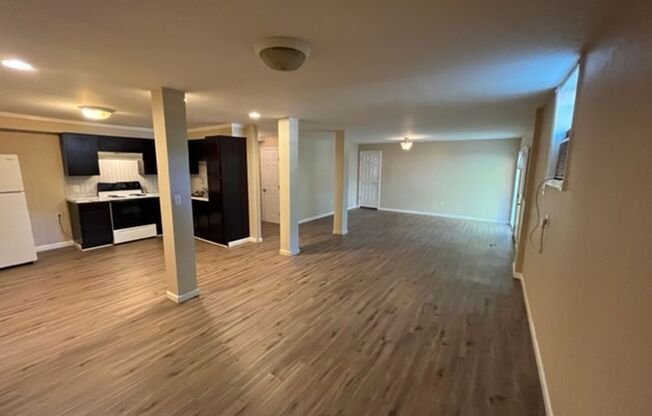 2 beds, 1 bath, 1,221 sqft, $1,375, Unit Unit B