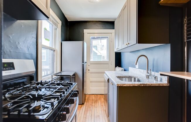 1 bed, 1 bath, 700 sqft, $1,250, Unit 6