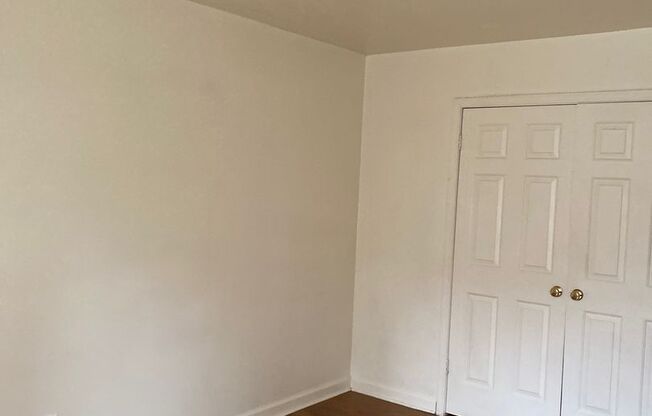 2 beds, 1 bath, 800 sqft, $870, Unit unit #5