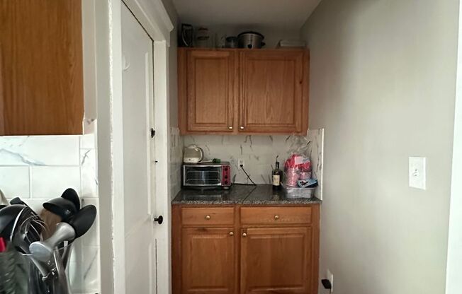 1 bed, 1 bath, $1,000, Unit 1C