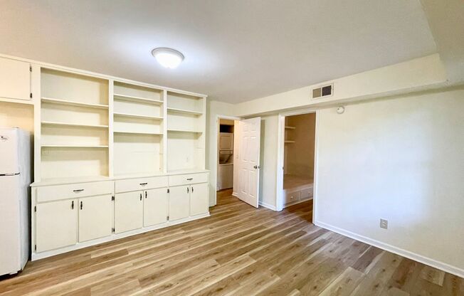 Townhouse located near corner of Gervais and Barnwell Streets. Walk to USC!