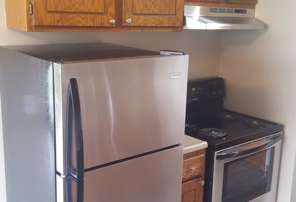 2 beds, 1 bath, 875 sqft, $1,460, Unit 241-102