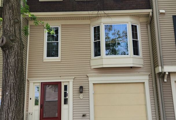 Townhome with Garage in Alexandria