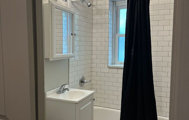 Studio, 1 bath, 600 sqft, $1,049, Unit Unit 315