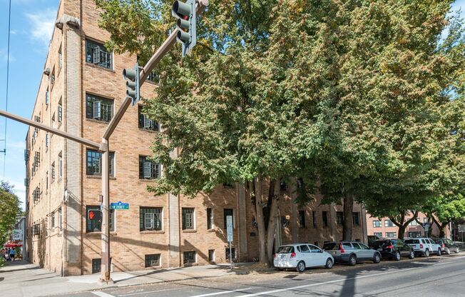 1 bed, 1 bath, 670 sqft, $1,549, Unit 303