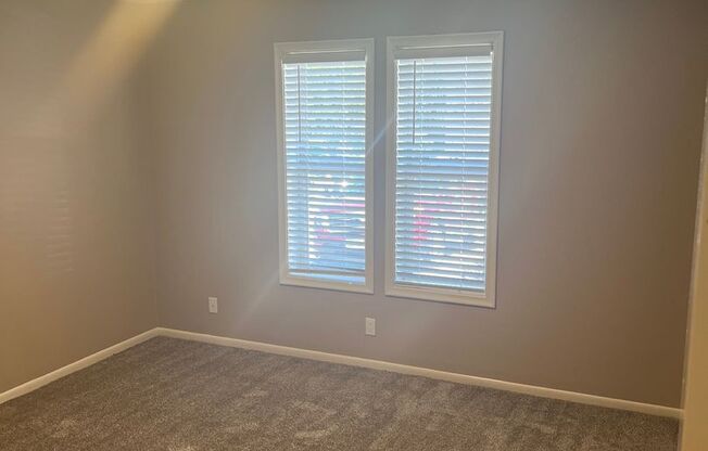 2 beds, 1 bath, 948 sqft, $1,179, Unit 032