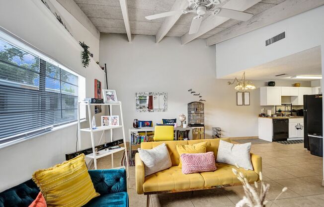 2 beds, 1 bath, 979 sqft, $1,850, Unit 135-3214