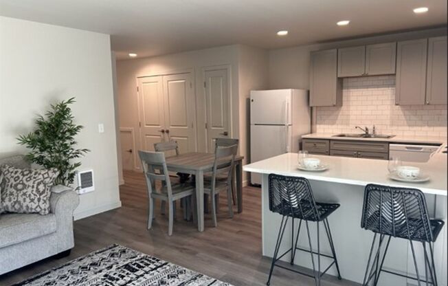 3 beds, 2.5 baths, 1,268 sqft, $1,850, Unit #12