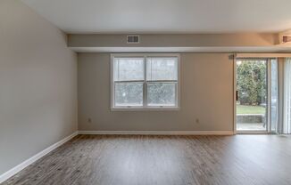 2 beds, 1 bath, $1,350, Unit 6