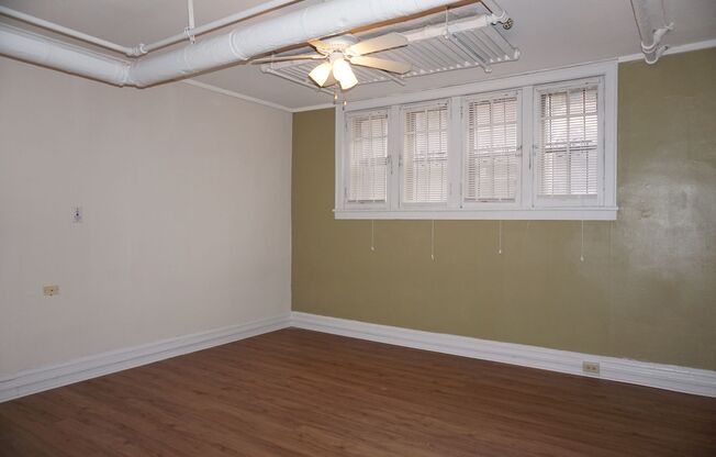 23  -  1525 LaSalle
