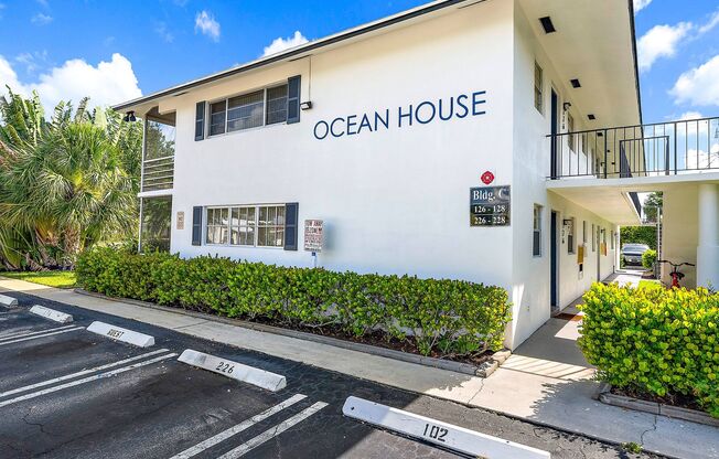 2 beds, 1 bath, 846 sqft, $2,050, Unit G127