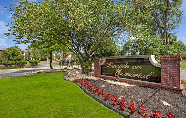 Lincoln Villas on Memorial Sign