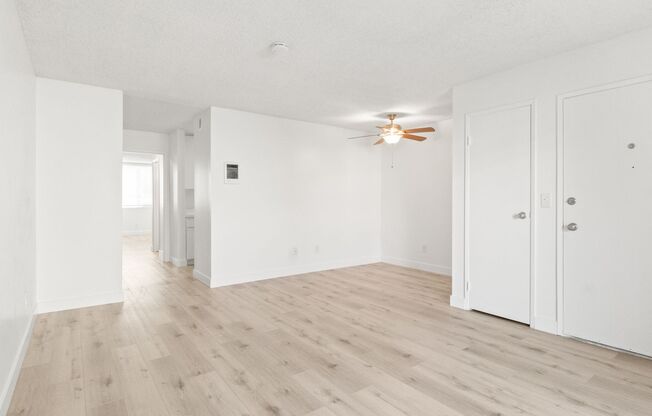 1 bed, 1 bath, 690 sqft, $1,995, Unit 075