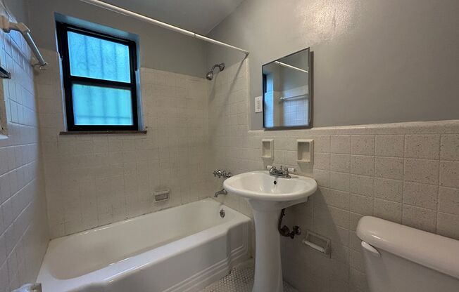 2 beds, 1 bath, 800 sqft, $1,790, Unit 6230 Fifth Ave. #125E